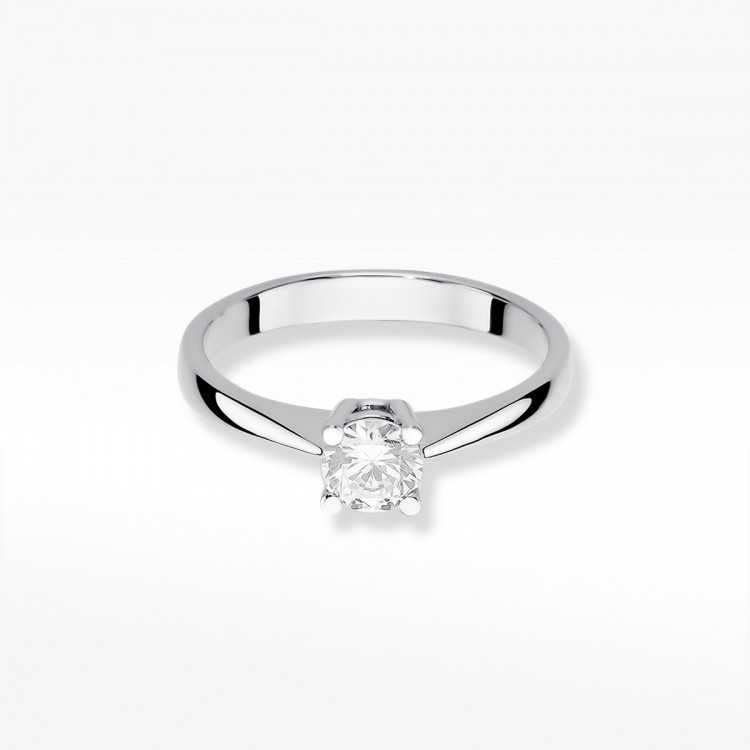 Złoty pierścionek z diamentem