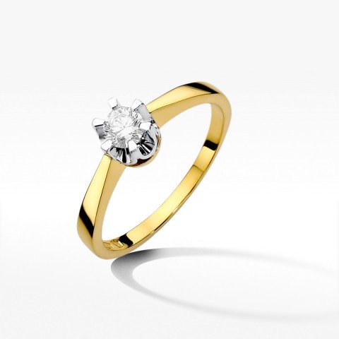 Złoty pierścionek z diamentem