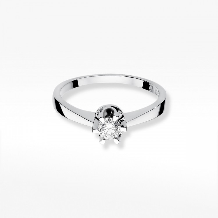 Złoty pierścionek z diamentem