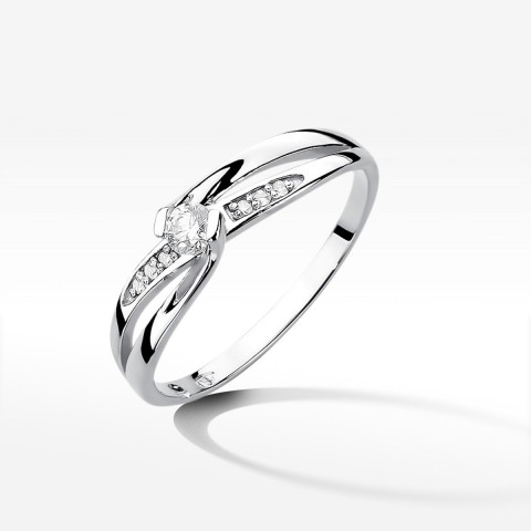 Złoty pierścionek z diamentami