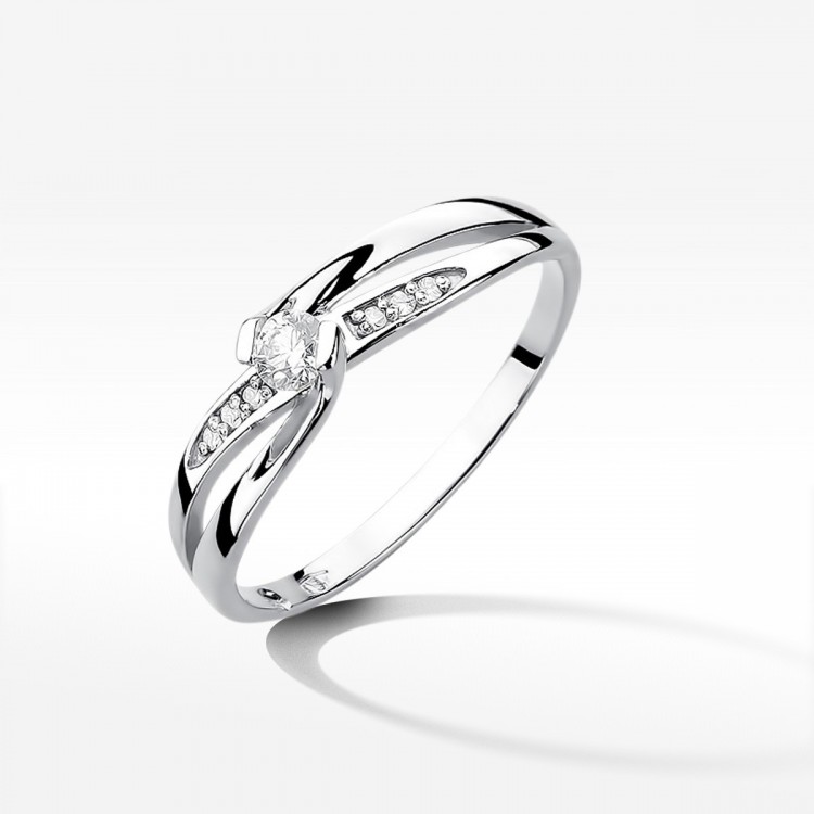 Złoty pierścionek z diamentami