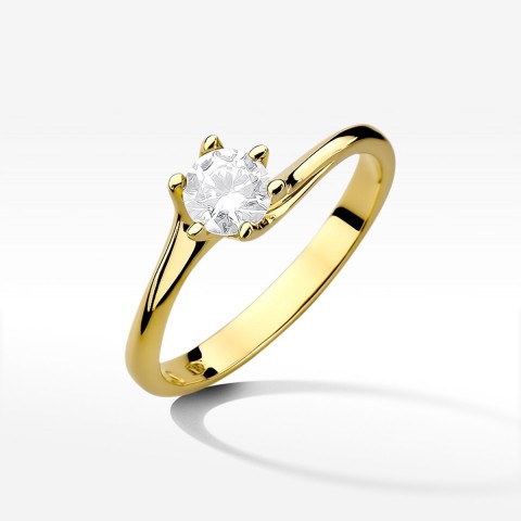 Złoty pierścionek z diamentem