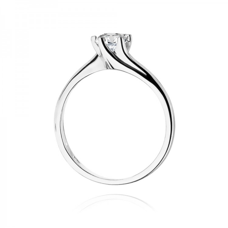 Złoty pierścionek z diamentem