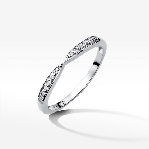 Złoty pierścionek z diamentami