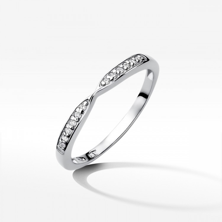 Złoty pierścionek z diamentami