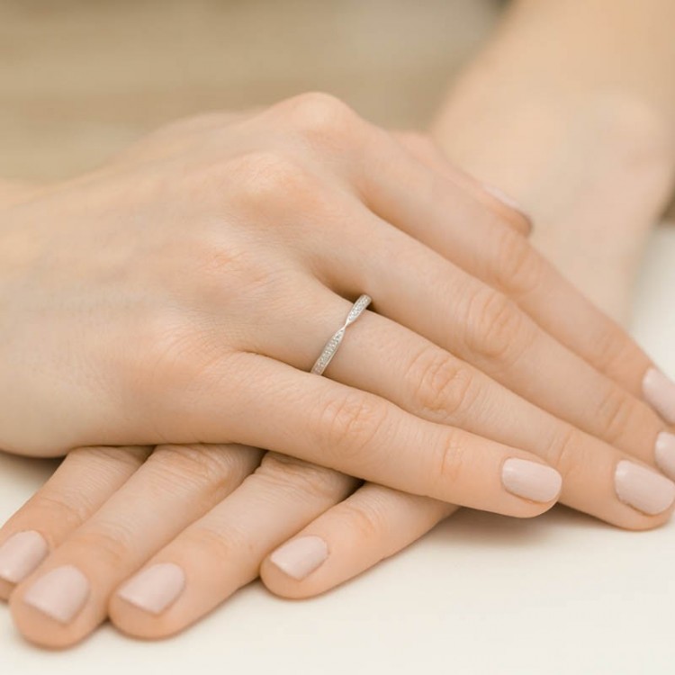 Złoty pierścionek z diamentami