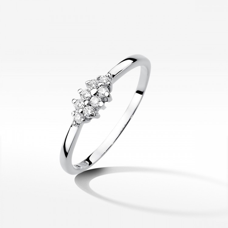 Złoty pierścionek z diamentami