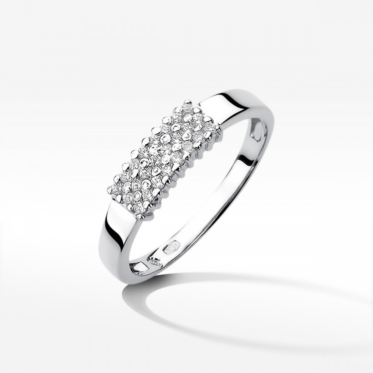 Złoty pierścionek z diamentami