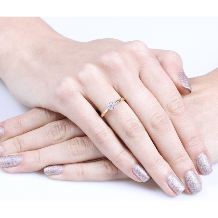 Złoty pierścionek z cyrkoniami rozm.11