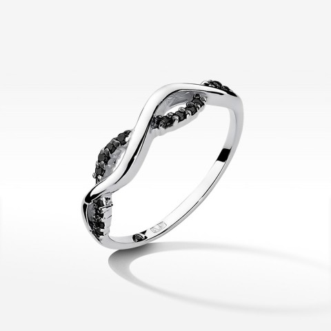Pierścionek z czarnymi diamentami