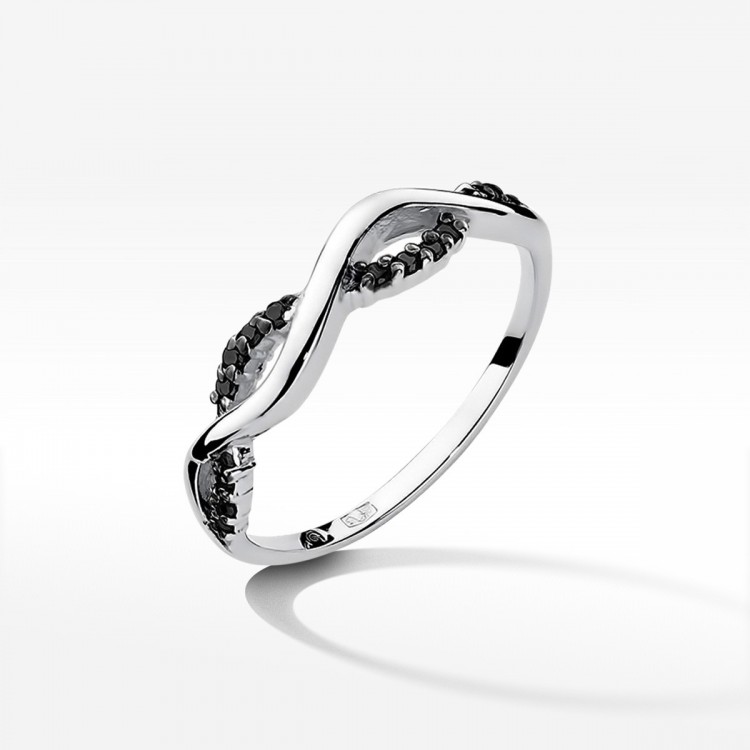 Pierścionek z czarnymi diamentami