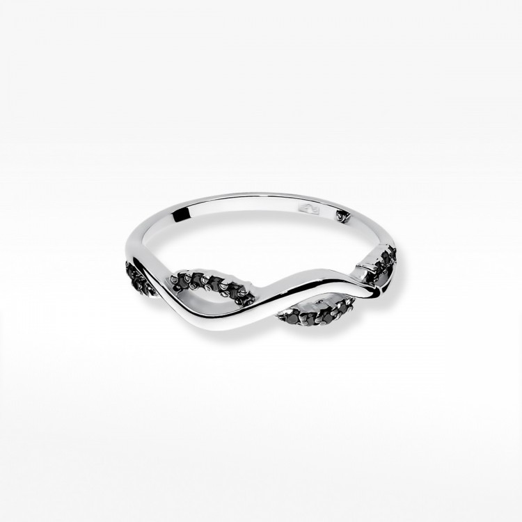 Pierścionek z czarnymi diamentami