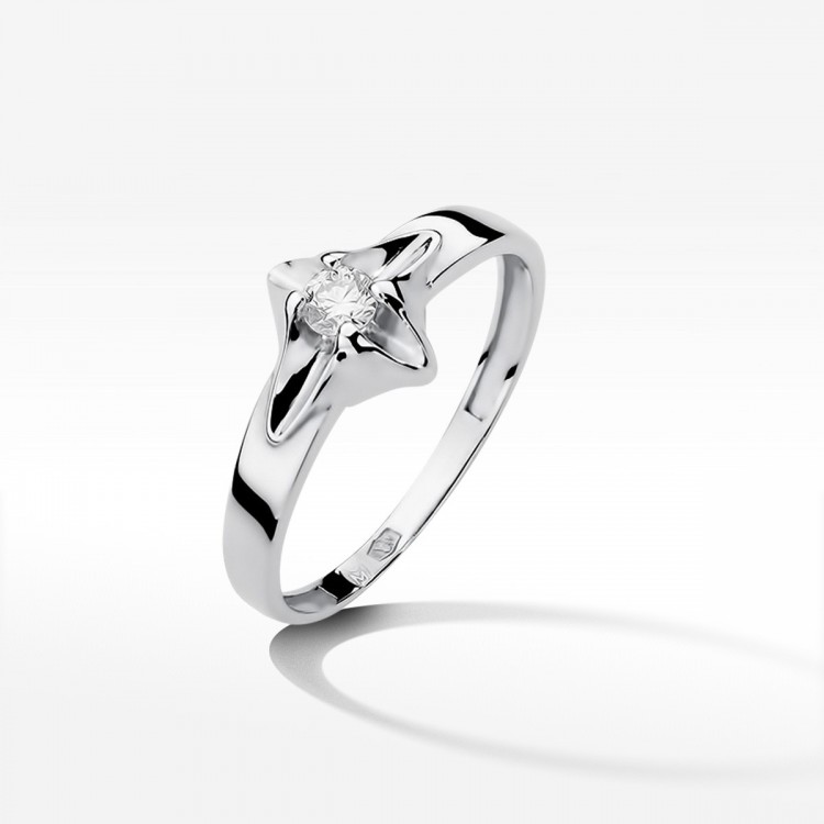 Pierścionek z białego złota z diamentem