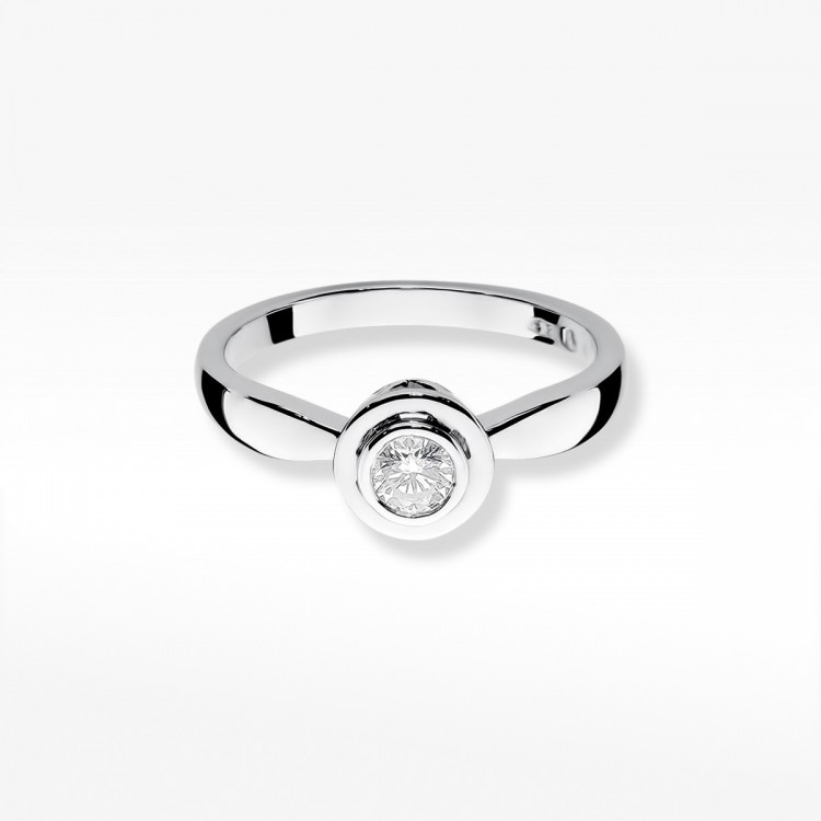 Pierścionek z białego złota z diamentem