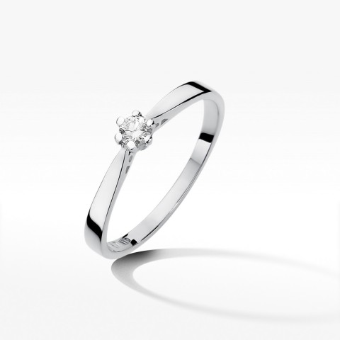 Pierścionek z białego złota z diamentem