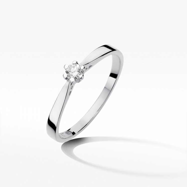 Pierścionek z białego złota z diamentem