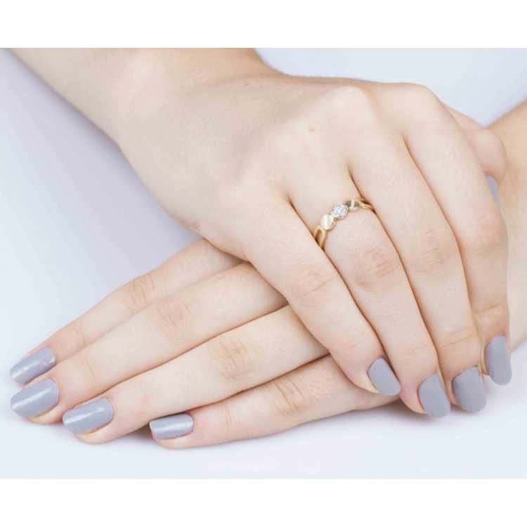 Pierścionek z cyrkoniami