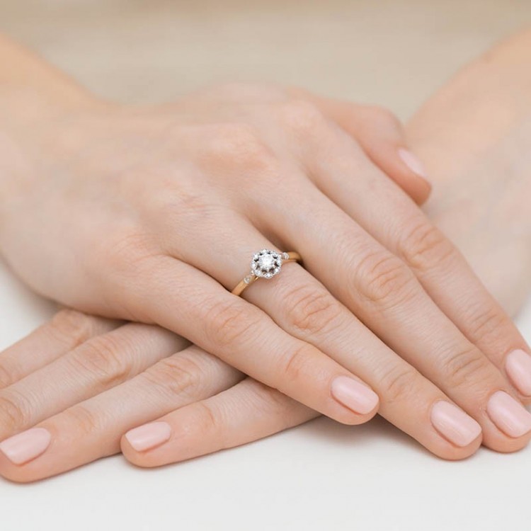 Pierścionek z diamentami