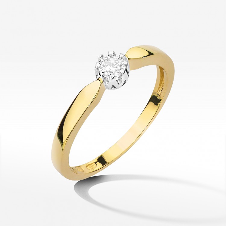 Pierścionek z diamentem