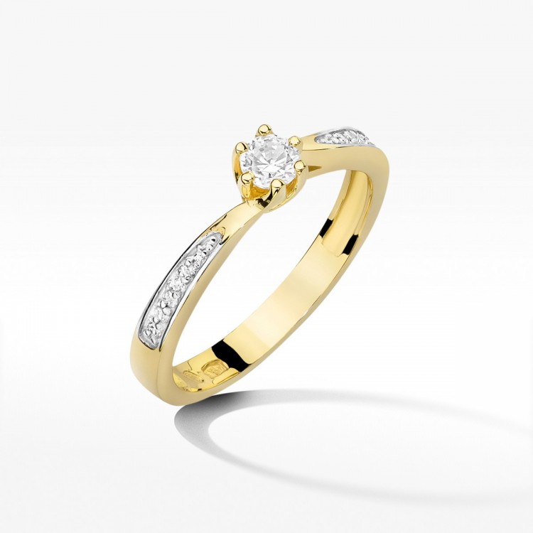 Pierścionek z żółtego złota z diamentami