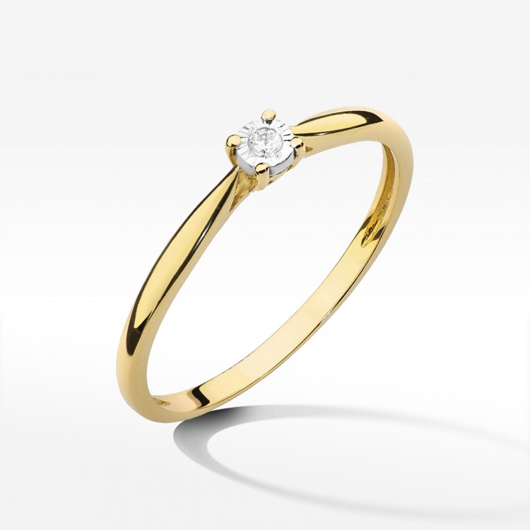 Pierścionek z diamentem