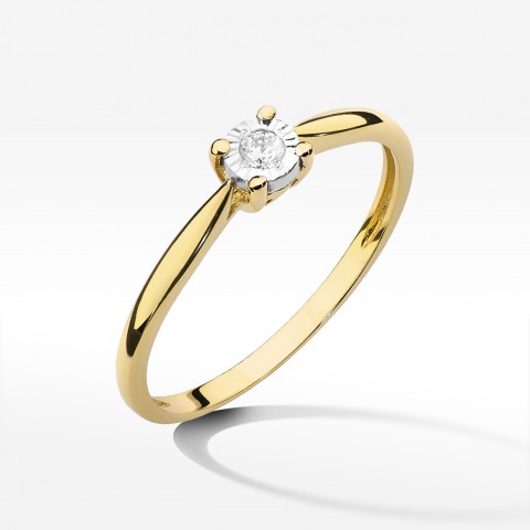 Pierścionek z diamentem