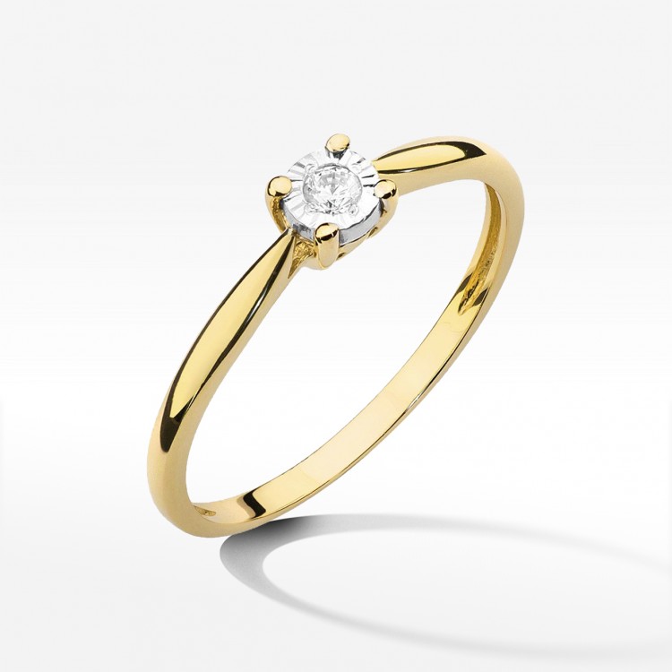 Pierścionek z diamentem