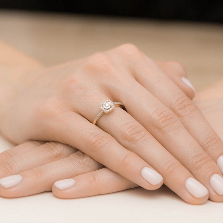 Pierścionek z diamentami