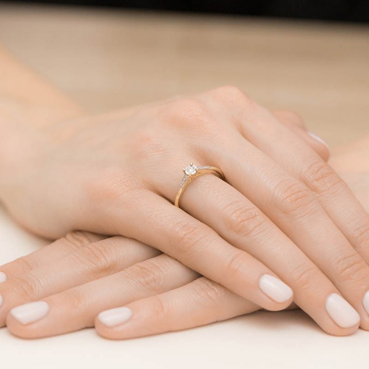 Pierścionek z diamentami