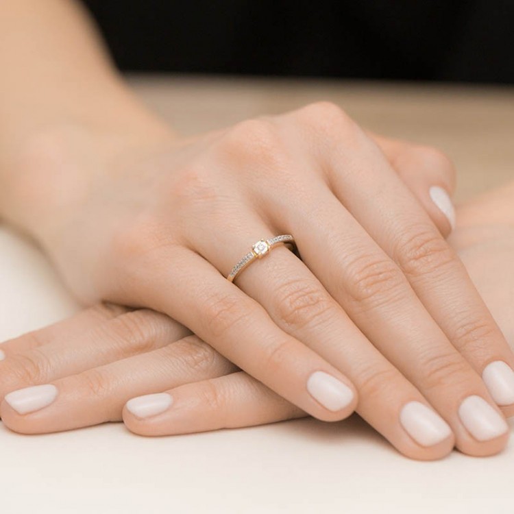 Pierścionek z diamentami