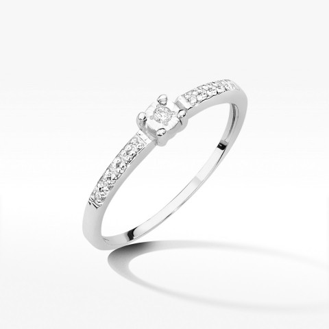 Pierścionek z diamentami