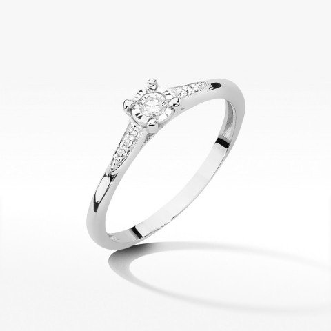 Pierścionek z diamentami