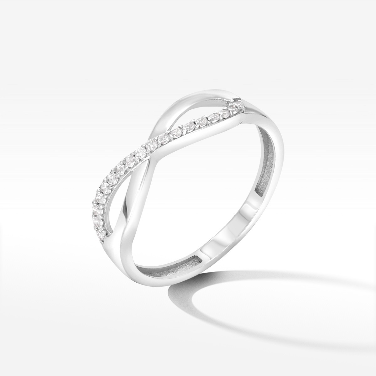 Złoty pierścionek symbol nieskończoności z białego złota