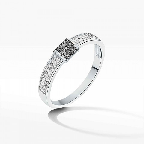 Pierścionek z białego złota z czarnymi diamentami