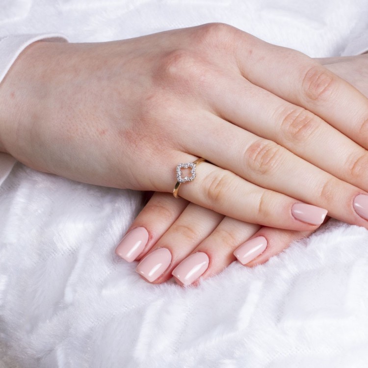 Pierścionek ze złota z cyrkoniami