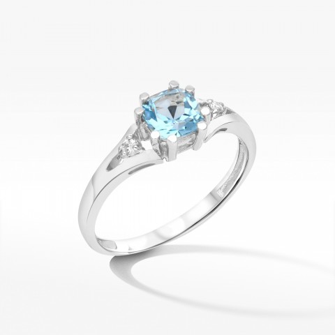 Pierścionek z diamentami i topazem