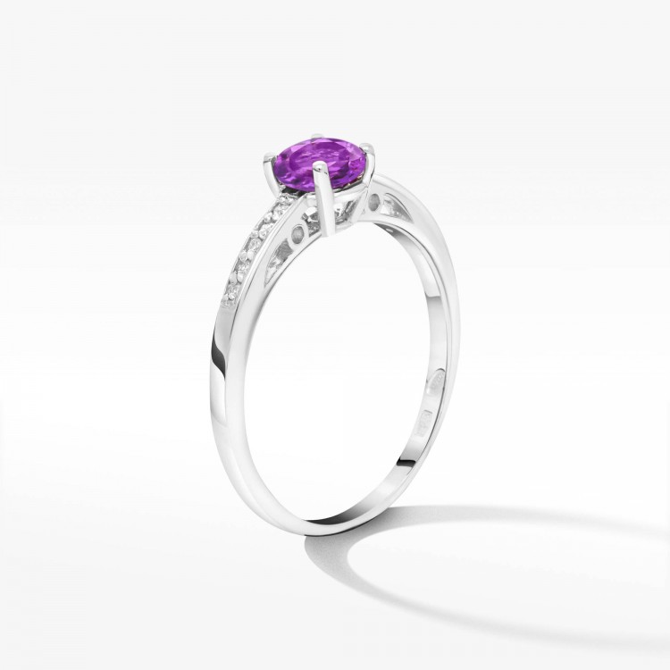 Pierścionek z białego złota z ametytem