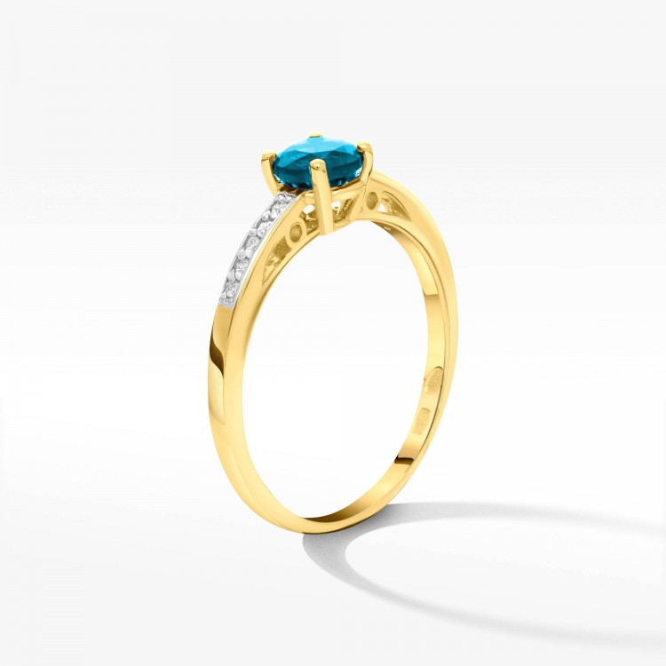 Złoty pierścionek z topazem