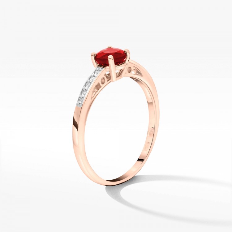 Pierścionek z różowego złota z rubinem