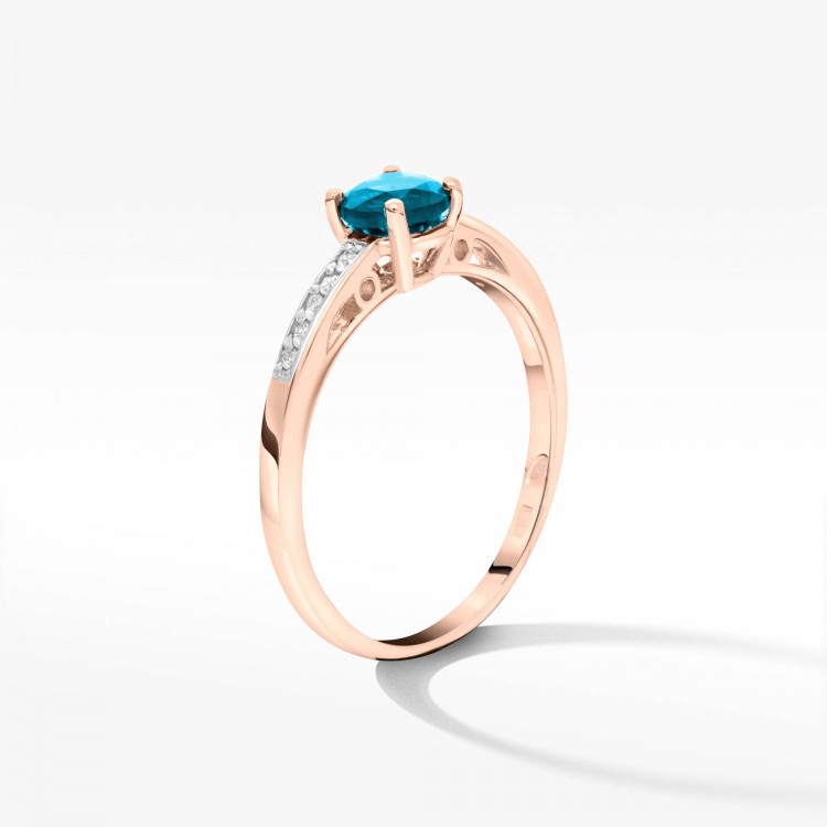 Pierścionek z różowego złota z topazem