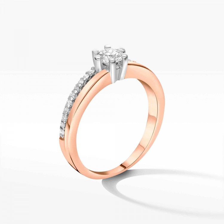 Pierścionek z różowego złota z diamentami