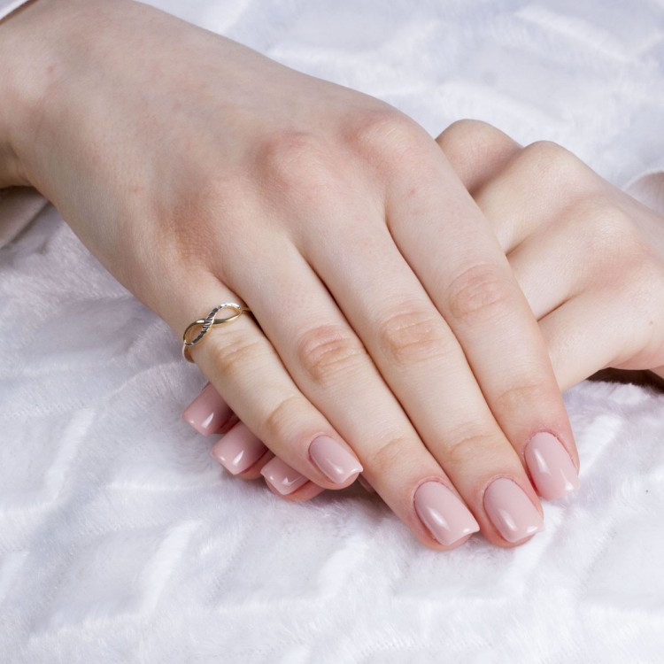 Pierścionek ze złota z symbolem nieskończoności