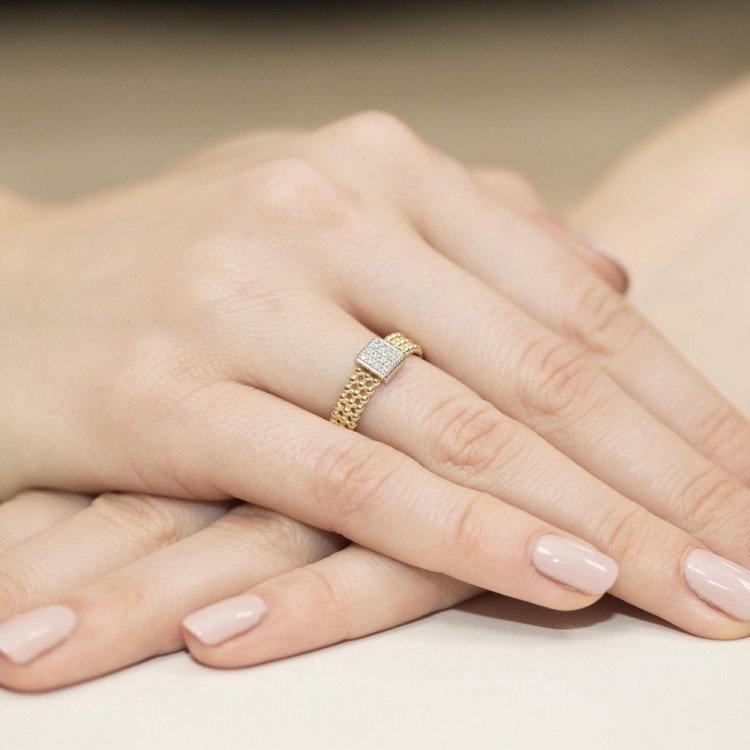 Złoty pierścionek z diamentami