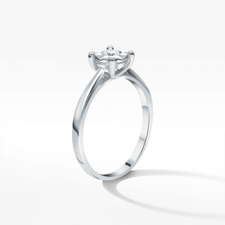 Pierścionek z białego złota z diamentem