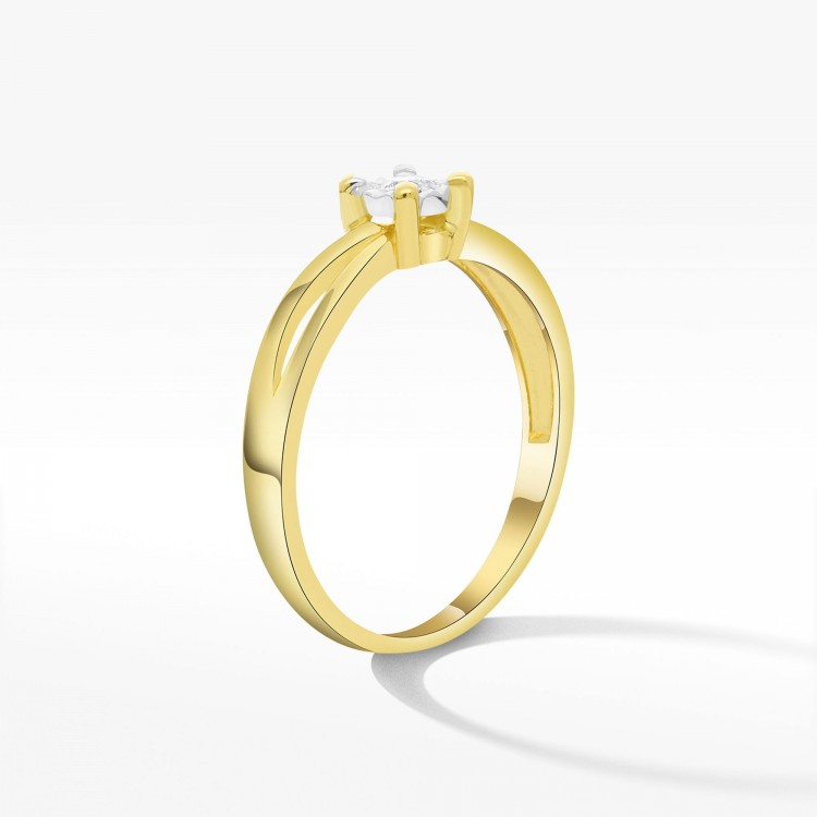 Pierścionek z diamentem