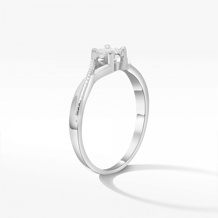 Pierścionek z diamentem