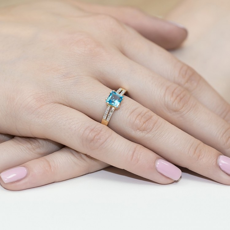 Pierścionek z topazem i diamentami