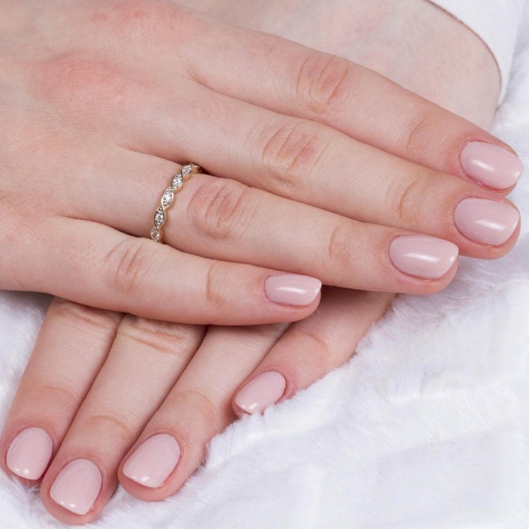 Zdobiony złoty pierścionek z cyrkoniami