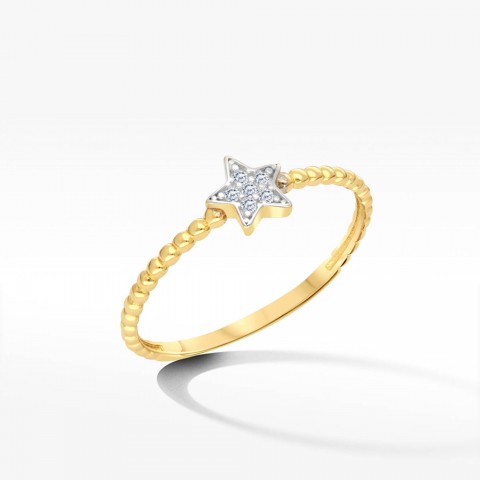 Delikatny pierścionek gwiazdka