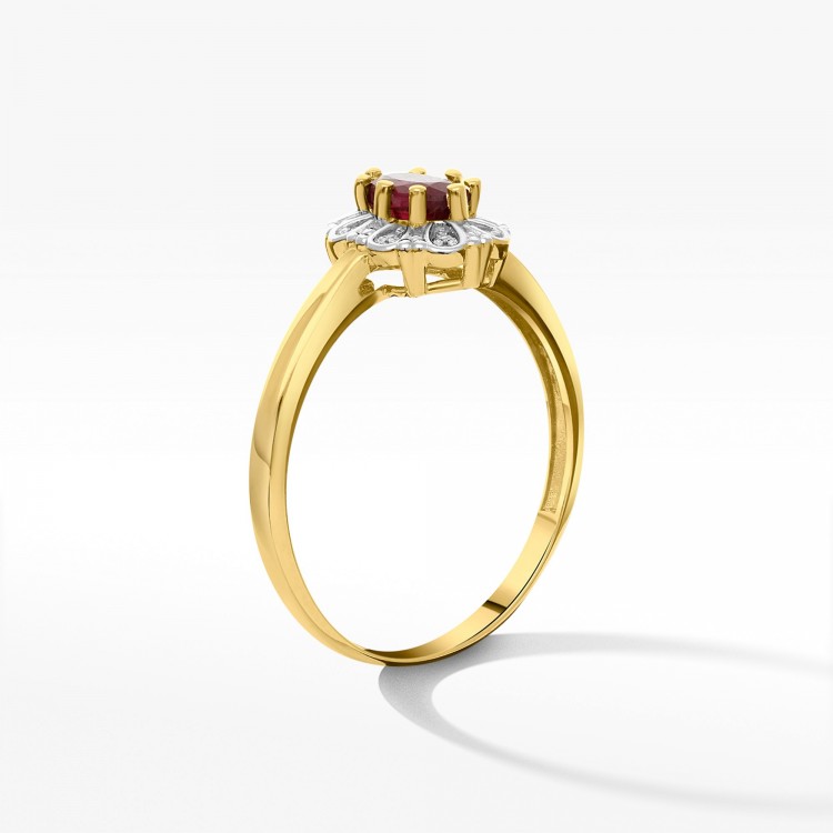 Złoty pierścionek z rubinem i diamentami